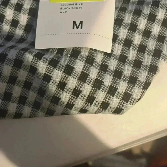 Forever 21 Black and White Legging Shorts Size Medium - Picture 6 of 10